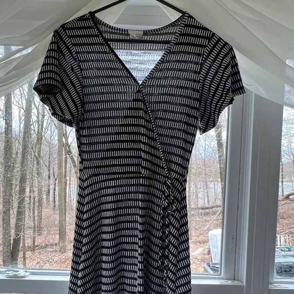 Caution to the wind Dress - Picture 1 of 3